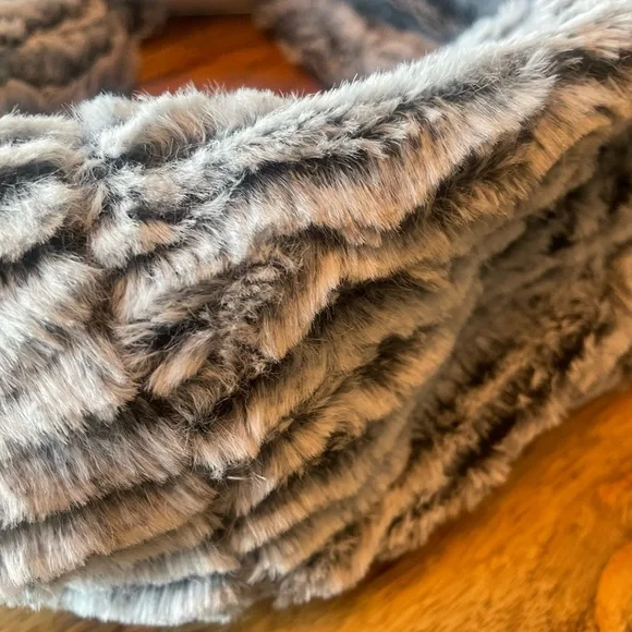 Mia & Tess wrap around neck scarf - Picture 4 of 12